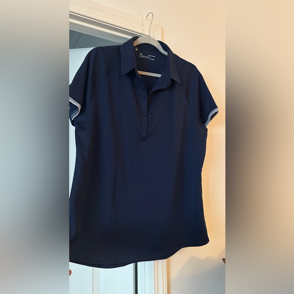 NWOT Navy Ladies’ Under Armour Heatgear Golf Shirt
